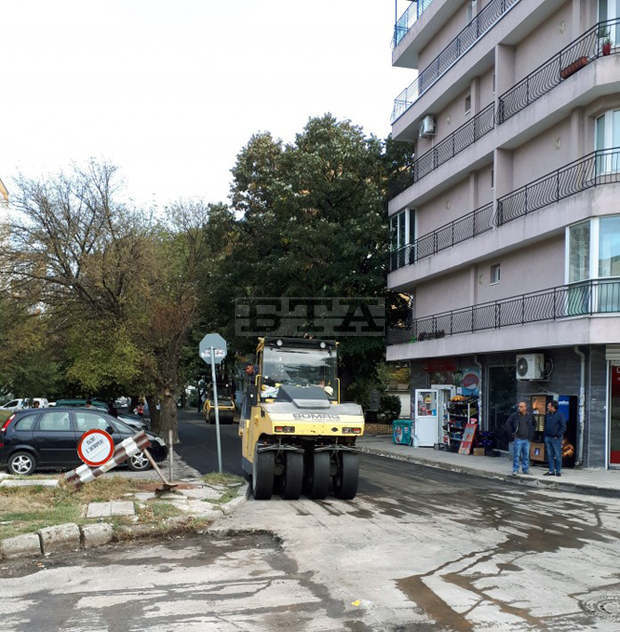 Продължават ремонтите в малките улички във Варна Продължават ремонтите в малките улички във Варна