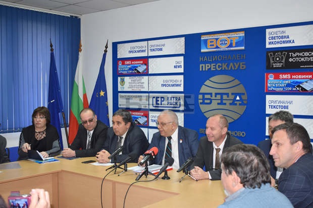 Академичната общност на Великотърновския университет е приела декларация срещу политическата намеса в изборите за ръководни органи на университета Академичната общност на Великотърновския университет е приела декларация срещу политическата намеса в изборите за ръководни органи на университета