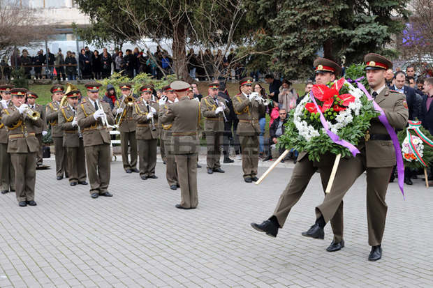 С военен ритуал във Велико Търново бяха чествани 142 години от Освобождението
