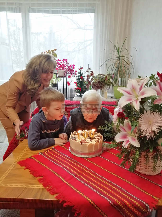 Най-важното, което човек трябва да направи в живота си, е да учи, смята столетница от Велико Търново