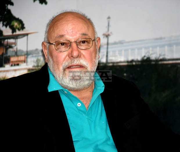 Писателят Владимир Зарев е тазгодишният носител на литературната награда на името на Стоян Михайловски