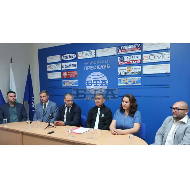 Искаме младите хора да остават в Плевен, да отглеждат деца и да развиват своя град и страната, заявиха от партия "Възраждане"