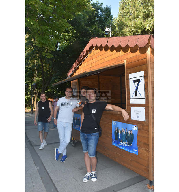 Кандидатите за народни представители  от ДПС  на раздумка с избиратели в крайдунавския парк на Видин