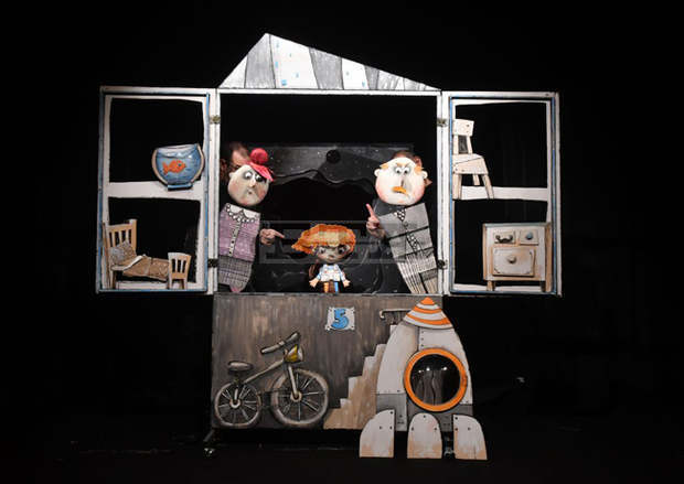 Държавният куклен театър във Видин представи днес един от най-новите си спектакли "Космически пакости"