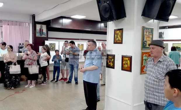 Художникът Николай Пенков от Монтана откри изложба в град Власотинце, Сърбия Художникът Николай Пенков от Монтана откри изложба в град Власотинце, Сърбия