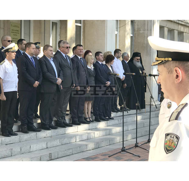 Евродепутатът Емил Радев и общински съветници от ГЕРБ почетоха във Варна Деня на независимостта