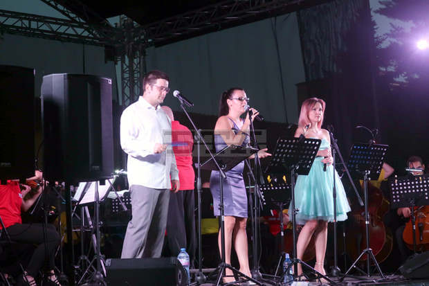 Много почитатели на руската филмова музика събра в Плевен Симфониета - Враца на летния си концерт "Ваше благородие"