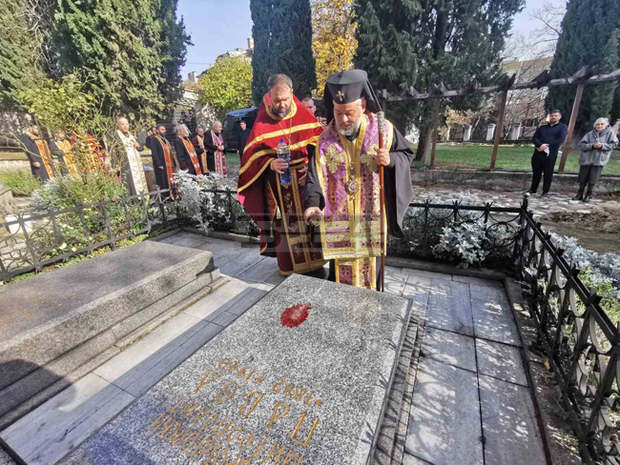 На Архангелова Задушница Старозагорският митрополит Киприан отслужи панихида за починалите архиереи  от епархията