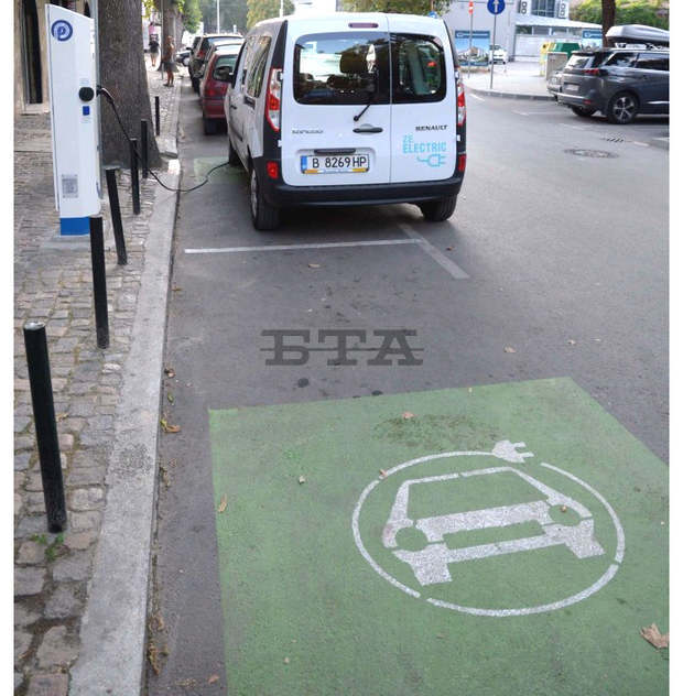 Над 700 автомобила във Варна използват безплатните зарядни станции