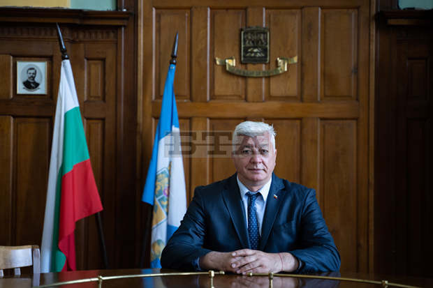 Община Пловдив отличи учители от пловдивските училища по повод Деня на будителите