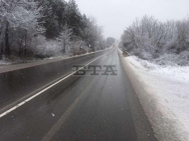 В Монтанско 47 машини чистят пътищата от сняг и те са проходими