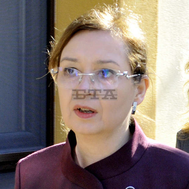 Трябва заедно да работим за безопасно пространство в Интернет за децата ни, каза в Бургас заместник- министър Зорница Русинова