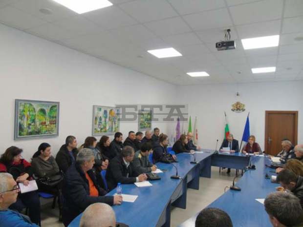 В област Търговище има определени 12 терена за загробване на животни заради болестта АЧС