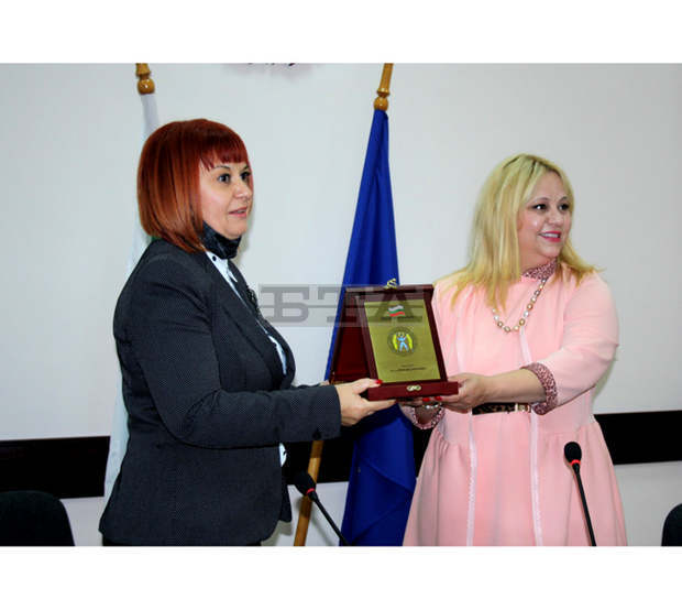 Областният управител на Стара Загора Гергана Микова получи Почетен плакет на Комисията за защита от дискриминация