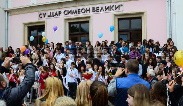 Видинските училища изпратиха днес абитуриентите от випуск 2019 Видинските училища изпратиха днес абитуриентите от випуск 2019
