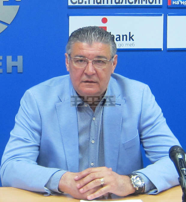 Диалогичен съм и мога да имам разбирателство с всяка политическа група, твърди Цветан Антов - кандидат за кмет на Плевен от АБВ Диалогичен съм и мога да имам разбирателство с всяка политическа група, твърди Цветан Антов - кандидат за кмет на Плевен от АБВ