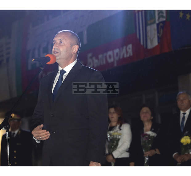 Румен Радев: Изправени сме  пред  отговорността да стоим обединени пред всяка достойна кауза