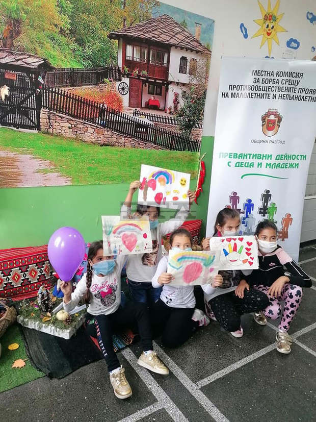 С рисунки децата от училището в разградското село Стражец казаха "Не на агресията в училище"