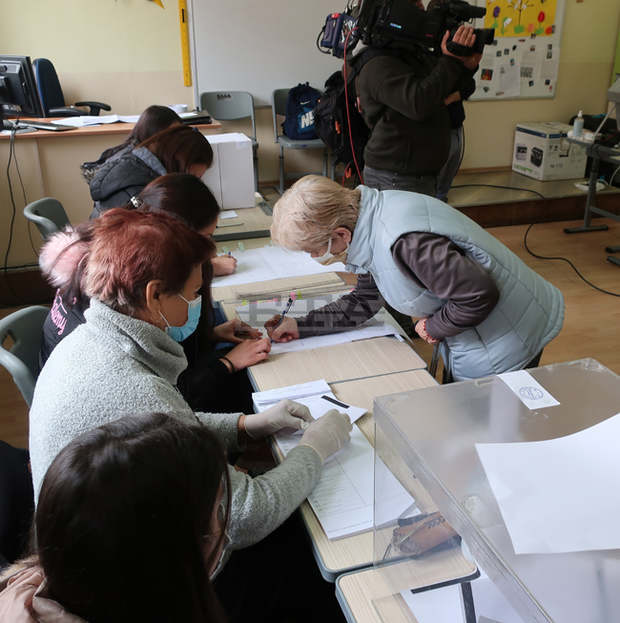 В РИК-Плевен до момента са разгледали няколко сигнала за несъществени нарушения в изборния ден