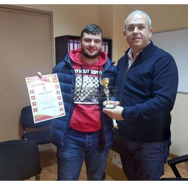 Кметът на Пещера отличи млад състезател за принос към развитието на спорта в града