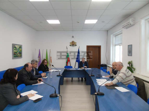 Заради предложените от АПИ цени, общините в област Търговище не могат да се възползват от възможността за изваждане на участъци без винетни такси Заради предложените от АПИ цени, общините в област Търговище не могат да се възползват от възможността за изваждане на участъци без винетни такси