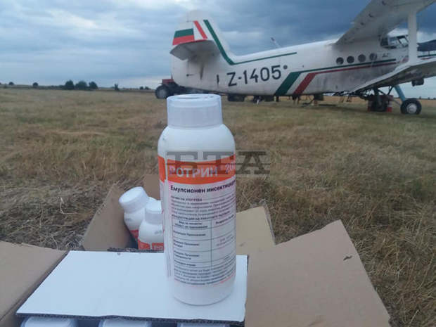 Община Лом пръска срещу комари със самолет и наземно