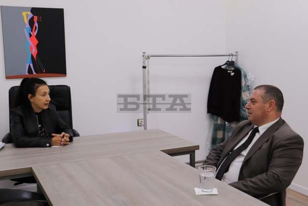 Областният управител на Русе се среща с бизнеса, за да насърчава имунизацията в региона