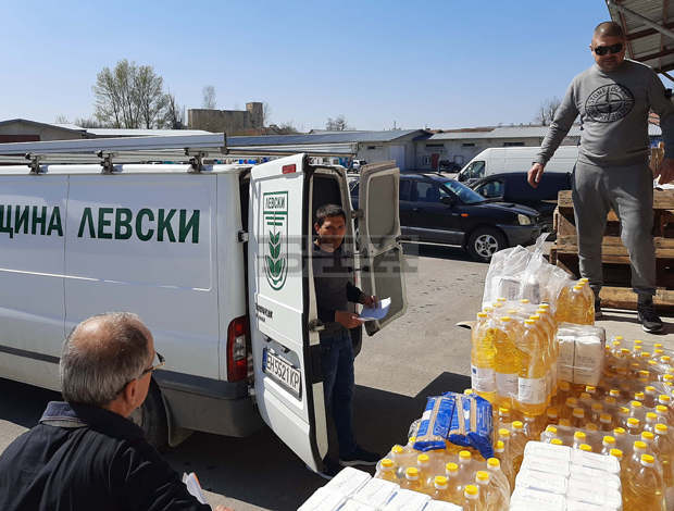 В Плевен и региона хранителни помощи получават от БЧК включително и хора, поставени под карантина В Плевен и региона хранителни помощи получават от БЧК включително и хора, поставени под карантина