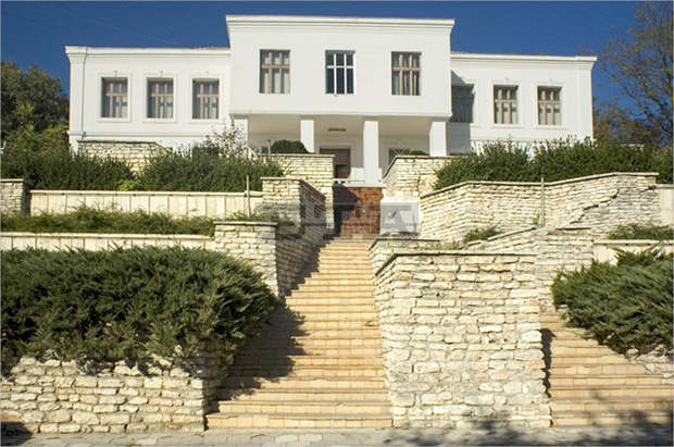 Изложба на европейски художници повежда в "Търсене на изгубеното време" в галерията в Балчик