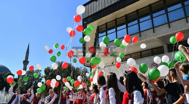 Сто трийсет и пет балона с цветовете на трибагреника полетяха над Разград в Деня на Съединението