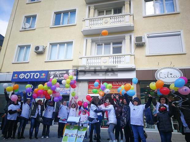 В небето над Сливен полетяха балони в подкрепа на страдащите от редки болести В небето над Сливен полетяха балони в подкрепа на страдащите от редки болести