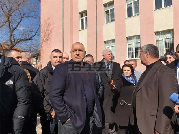 Волейболният клуб в село Тополово, община Асеновград, си извоюва от премиера Бойко Борисов спортна зала Волейболният клуб в село Тополово, община Асеновград, си извоюва от премиера Бойко Борисов спортна зала