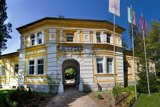 В белодробната болница в Троян има само две свободни ковид легла, в ловешката са повече, но персоналът е претоварен