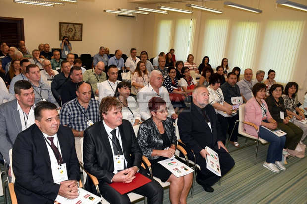 Тетевен и Радовиш, Северна Македония, обсъдиха проект за обща тригодишна стратегия за младежта между двете общини
