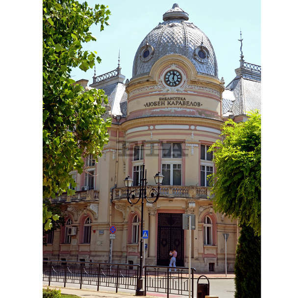 В Русе излезе от печат био-библиографията на поета, драматург и литературен критик Иван Грозев