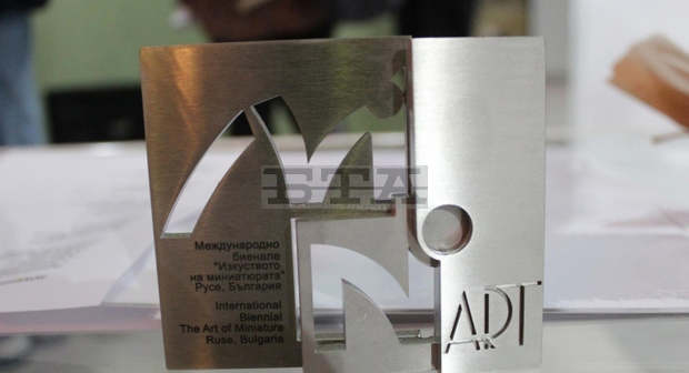 Художници с 416 творби се включиха в международно биенале "Изкуството на миниатюрата" в Русе