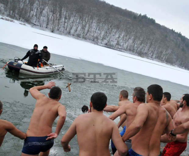 Разградчани ще вадят кръста от язовир "Пчелина" на Йордановден