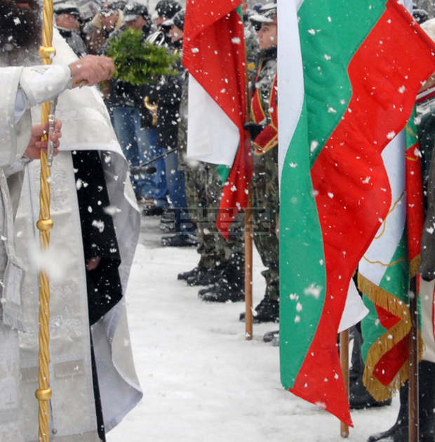 Ритуали за освещаване на бойни знамена и за изваждане на богоявленския кръст се състояха в Шумен