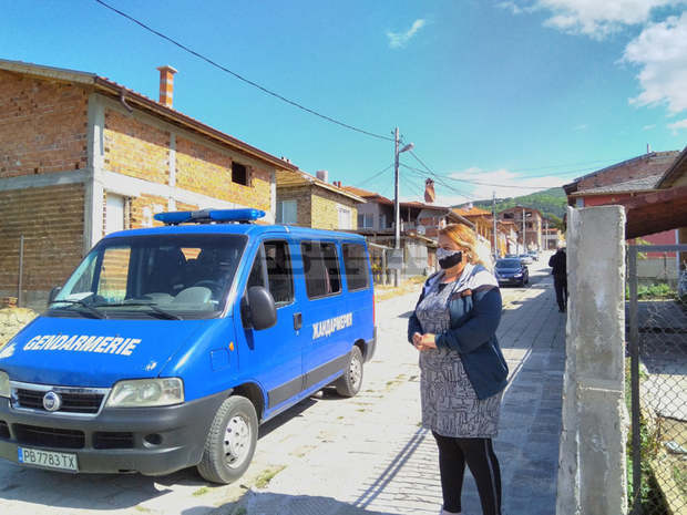Движението в ромската махала на село Брестовица е ограничено, съобщиха от пресцентъра на община "Родопи" Движението в ромската махала на село Брестовица е ограничено, съобщиха от пресцентъра на община "Родопи"