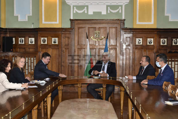 Новият британски посланик Роб Диксън се срещна с кмета на Пловдив Здравко Димитров