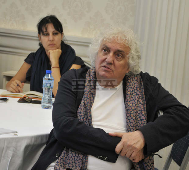 Представителите на властта, за да бъдат отразявани според етиката на журналистическата професия, трябва да бъдат поставяни в ситуация на дискомфорт, смята Георги