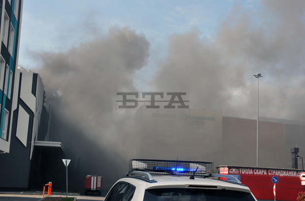 Пожар гори в магазин за черно-бяла техника в Бургас Пожар гори в магазин за черно-бяла техника в Бургас