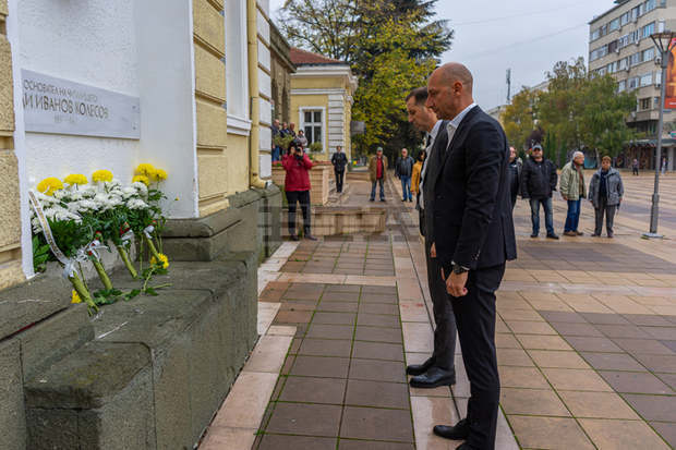 Петдесет и едно деца от Ямбол са отличени с наградата "Млади таланти" по повод Деня на народните будители
