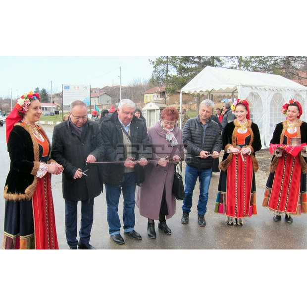 Край Плевен откриха обекти в Буковлък и Ясен, част от водния цикъл "Плевен-Долна Митрополия" на стойност 117 млн.лв. Край Плевен откриха обекти в Буковлък и Ясен, част от водния цикъл "Плевен-Долна Митрополия" на стойност 117 млн.лв.