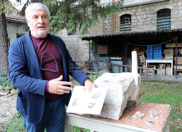 Фрагмент от мерителна маса с релефни сцени на гладиаторски битки е открита при разкопките в Никополис ад Иструм