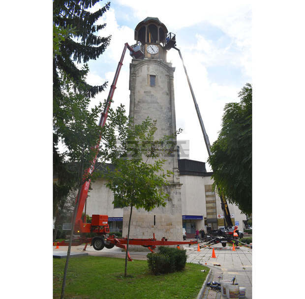 Ремонтират часовниковата кула в Разград