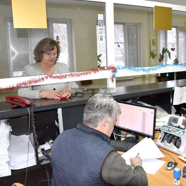 Кметът на Ловеч първа плати данъците си