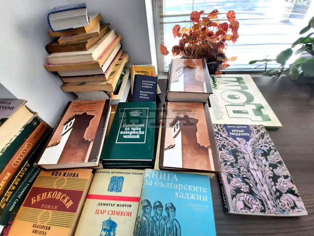 Над 600 книги са дарили перничани за един ден