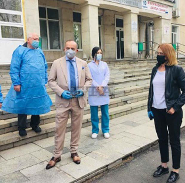 Кметът Фандъкова е приела дарение от медицинско оборудване за общински болници