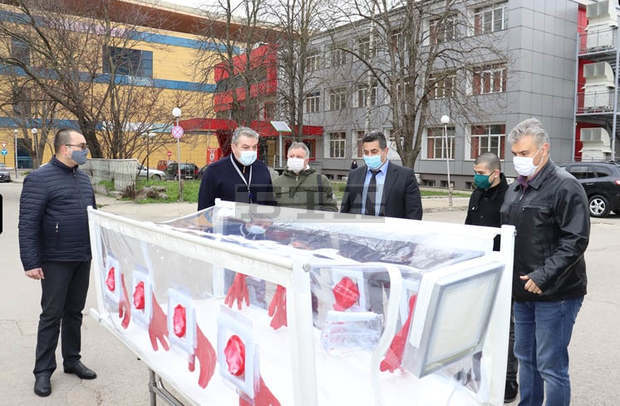Болница "Канев" в Русе получи изолационна носилка като дарение Болница "Канев" в Русе получи изолационна носилка като дарение